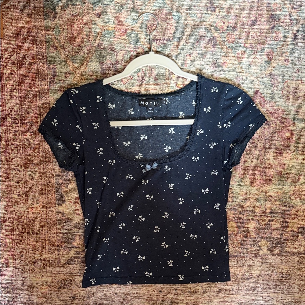 Motel Rocks Black Cropped Tee with White Floral Print